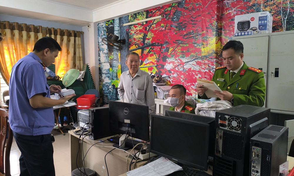 Cơ quan Công an khám xét nơi ở của Nguyễn Văn Cao.