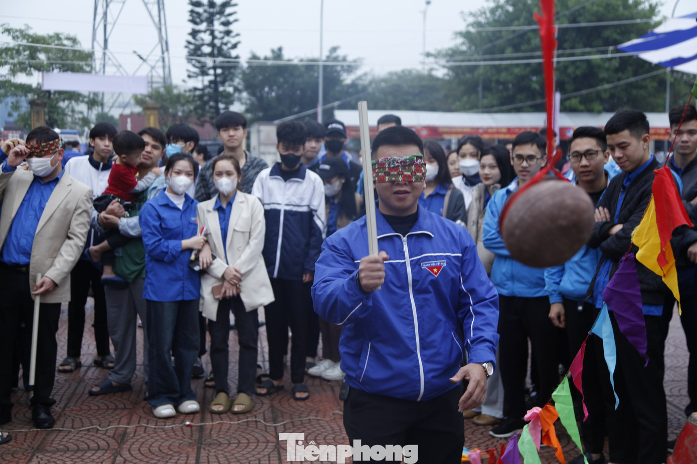 Đoàn viên, thanh niên và công nhân tham gia trò chơi dân gian tại chương trình. Ảnh: Nguyễn Thắng. Đoàn viên, thanh niên và công nhân tham gia trò chơi dân gian tại chương trình. Ảnh: Nguyễn Thắng.