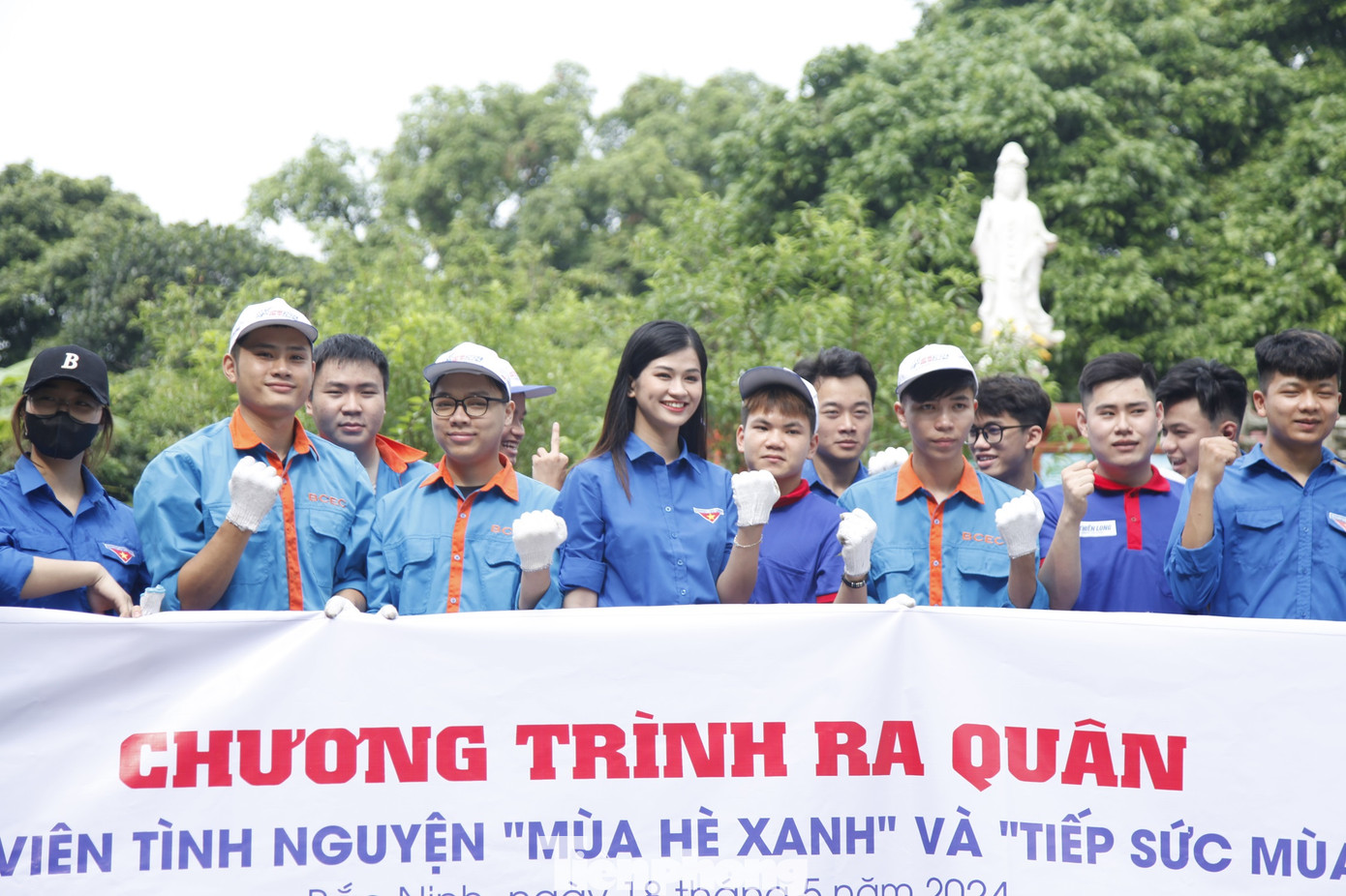 Sinh viên tỉnh Bắc Ninh ra quân tiếp sức mùa thi. Ảnh: Nguyễn Thắng Sinh viên tỉnh Bắc Ninh ra quân tiếp sức mùa thi. Ảnh: Nguyễn Thắng
