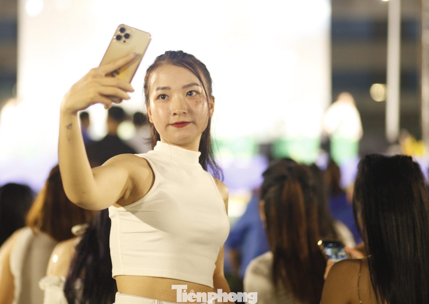 Một công nhân tham gia biểu diễn văn nghệ tại chương trình. Ảnh: Nguyễn Thắng Một công nhân tham gia biểu diễn văn nghệ tại chương trình. Ảnh: Nguyễn Thắng