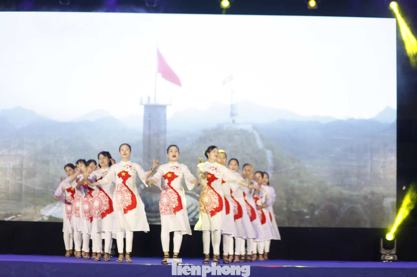 Một tiết mục văn nghệ tại chương trình. Ảnh: Nguyễn Thắng Một tiết mục văn nghệ tại chương trình. Ảnh: Nguyễn Thắng