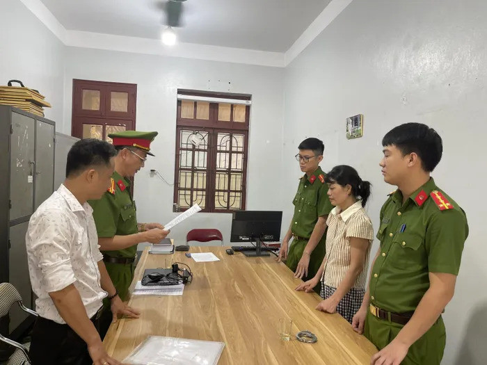 Cơ quan Công an thi hành hoạt động tố tụng với bà Truyền.