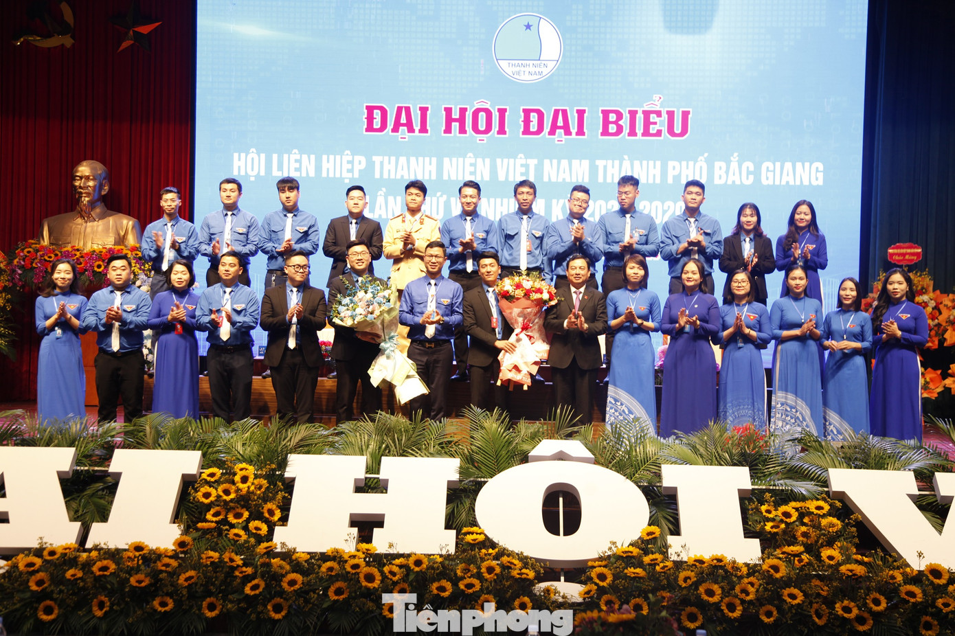 Ủy ban Hội LHTN thành phố Bắc Giang khóa VI ra mắt Đại hội. Ảnh: Nguyễn Thắng Ủy ban Hội LHTN thành phố Bắc Giang khóa VI ra mắt Đại hội. Ảnh: Nguyễn Thắng