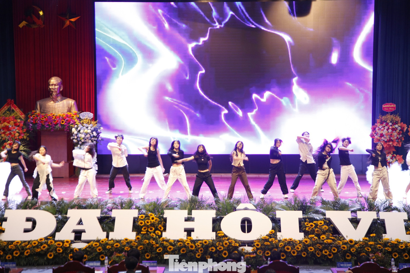 Tiết mục văn nghệ chào mừng Đại hội: Ảnh: Nguyễn Thắng Tiết mục văn nghệ chào mừng Đại hội: Ảnh: Nguyễn Thắng