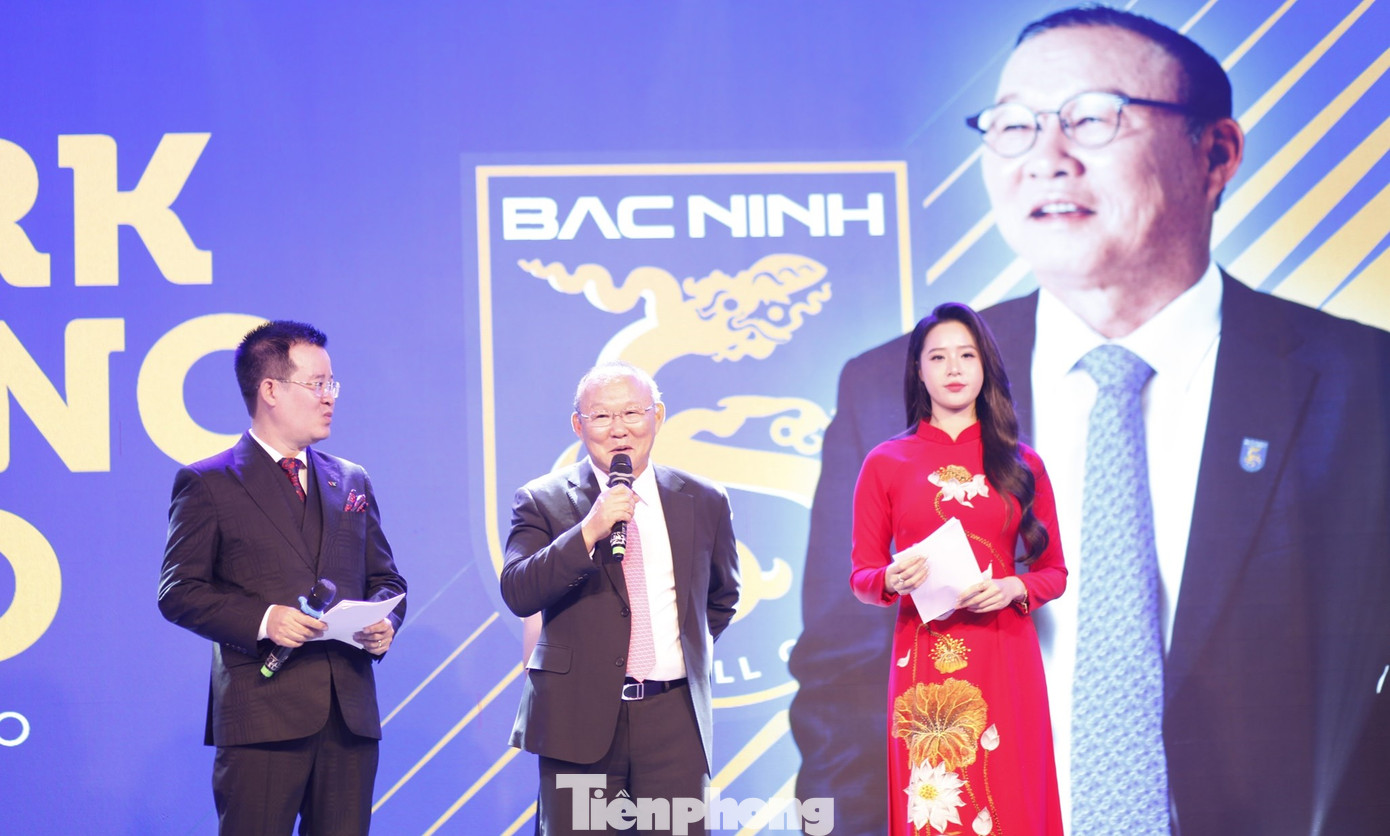 Ông Park Hang-seo chia sẻ tại lễ xuất quân của Câu lạc bộ bóng đá Bắc Ninh FC. Ảnh: Nguyễn Thắng Ông Park Hang-seo chia sẻ tại lễ xuất quân của Câu lạc bộ bóng đá Bắc Ninh FC. Ảnh: Nguyễn Thắng