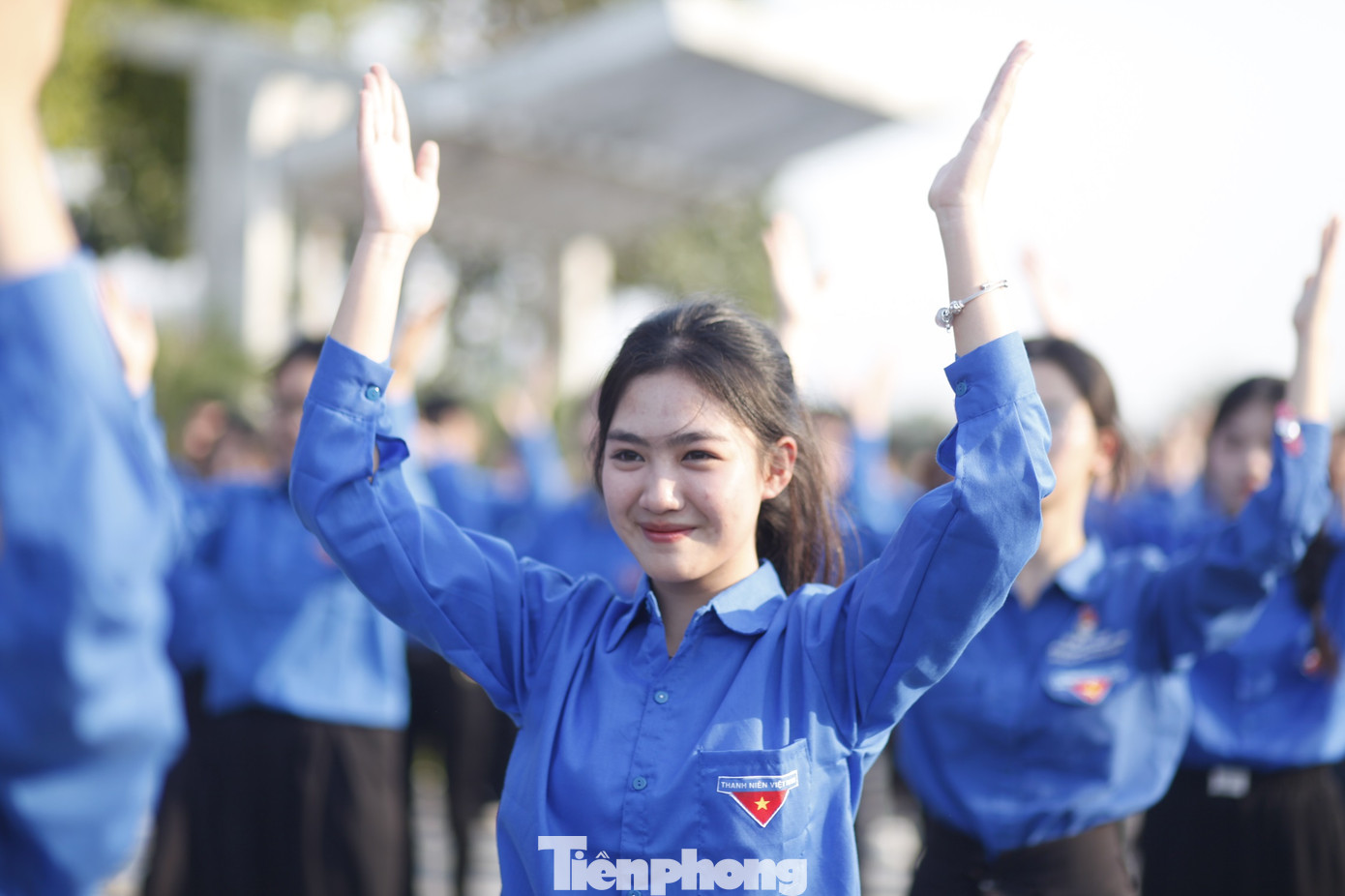 Màn đồng diễn thu hút nhiều người dân đến xem. Ảnh: Nguyễn Thắng Màn đồng diễn thu hút nhiều người dân đến xem. Ảnh: Nguyễn Thắng