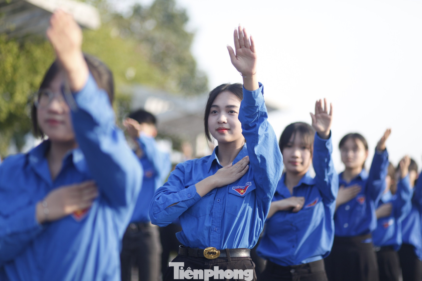 Ngoài đồng diễn, chương trình "Sáng mãi tinh thần Bộ đội Cụ Hồ" còn nhiều hoạt động ý nghĩa khác như trao quyết định hỗ trợ vay vốn khởi nghiệp cho bộ đội xuất ngũ. Ngoài đồng diễn, chương trình "Sáng mãi tinh thần Bộ đội Cụ Hồ" còn nhiều hoạt động ý nghĩa khác như trao quyết định hỗ trợ vay vốn khởi nghiệp cho bộ đội xuất ngũ.