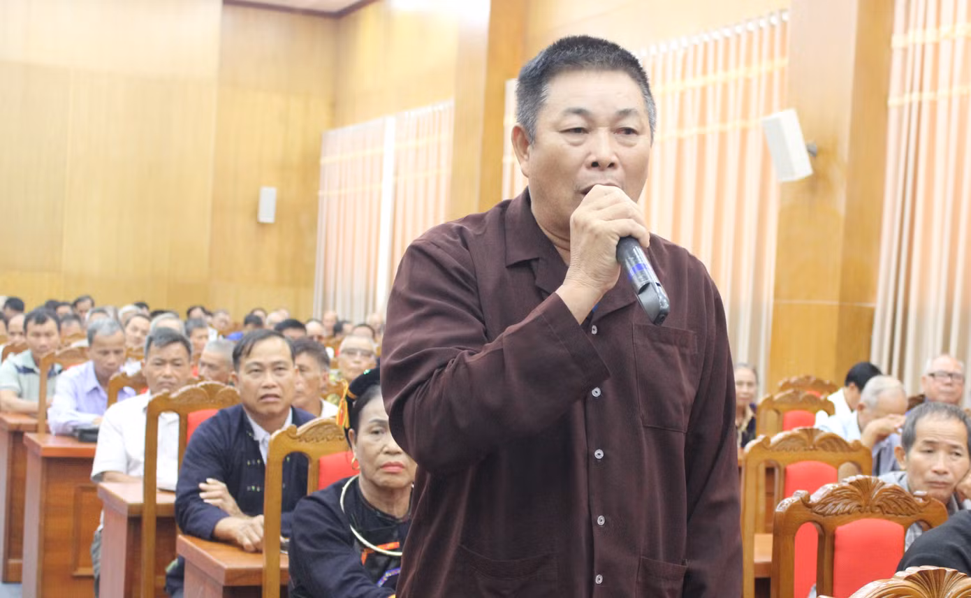 Người có uy tín phát biểu tại hội nghị.