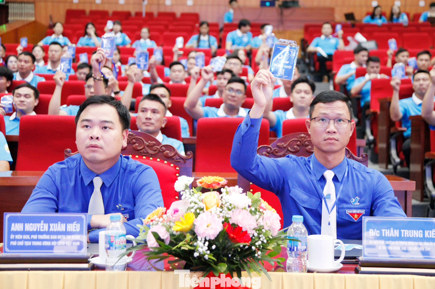 Đại biểu bầu Đoàn Chủ tịch tại Đại hội đại biểu Hội LHTN Việt Nam tỉnh Bắc Giang lần thứ VI, nhiệm kỳ 2024 - 2029. Ảnh: Nguyễn Thắng