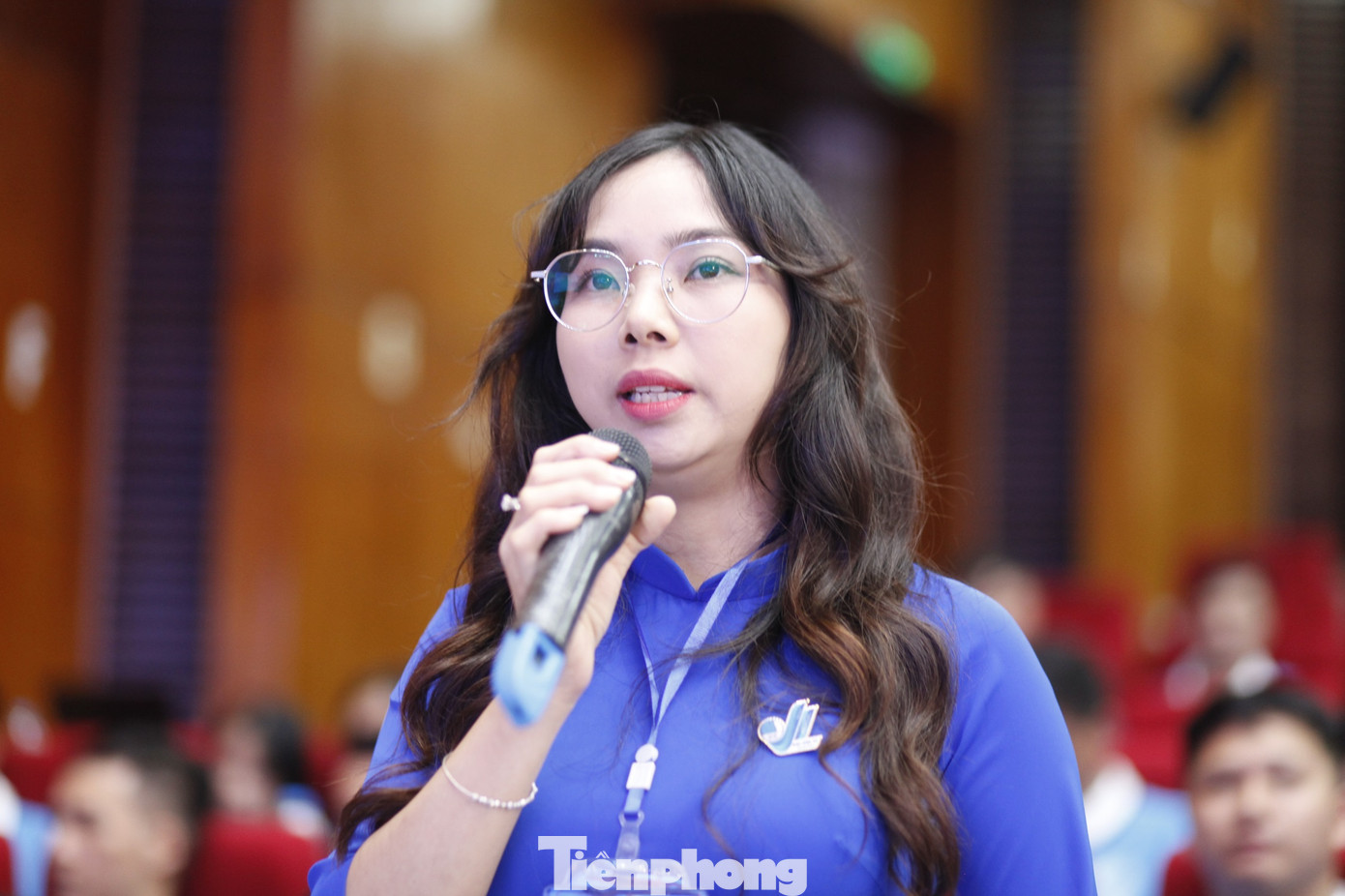 Đại biểu Ngô Thị An Trang - Bí thư Huyện Đoàn Hiệp Hòa gửi câu hỏi đến lãnh đạo tỉnh Bắc Giang. Ảnh: Nguyễn Thắng Đại biểu Ngô Thị An Trang - Bí thư Huyện Đoàn Hiệp Hòa gửi câu hỏi đến lãnh đạo tỉnh Bắc Giang. Ảnh: Nguyễn Thắng