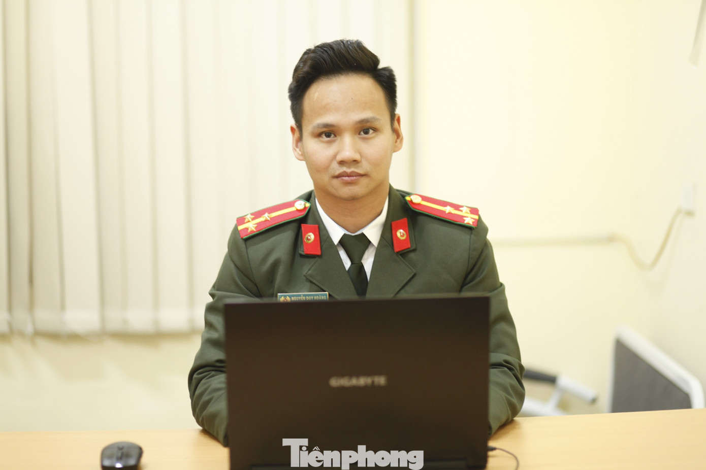 Thượng úy Nguyễn Duy Hoàng. Ảnh: Nguyễn Thắng Thượng úy Nguyễn Duy Hoàng. Ảnh: Nguyễn Thắng