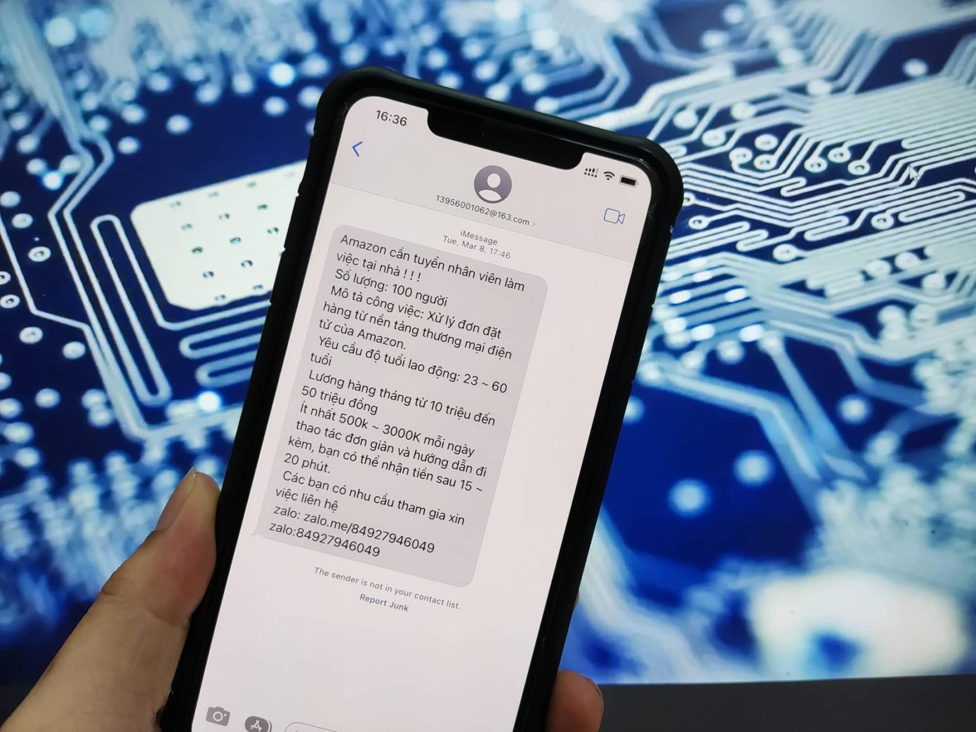 Không ít cán bộ, công chức bị lừa đảo trên không gian mạng. Không ít cán bộ, công chức bị lừa đảo trên không gian mạng.