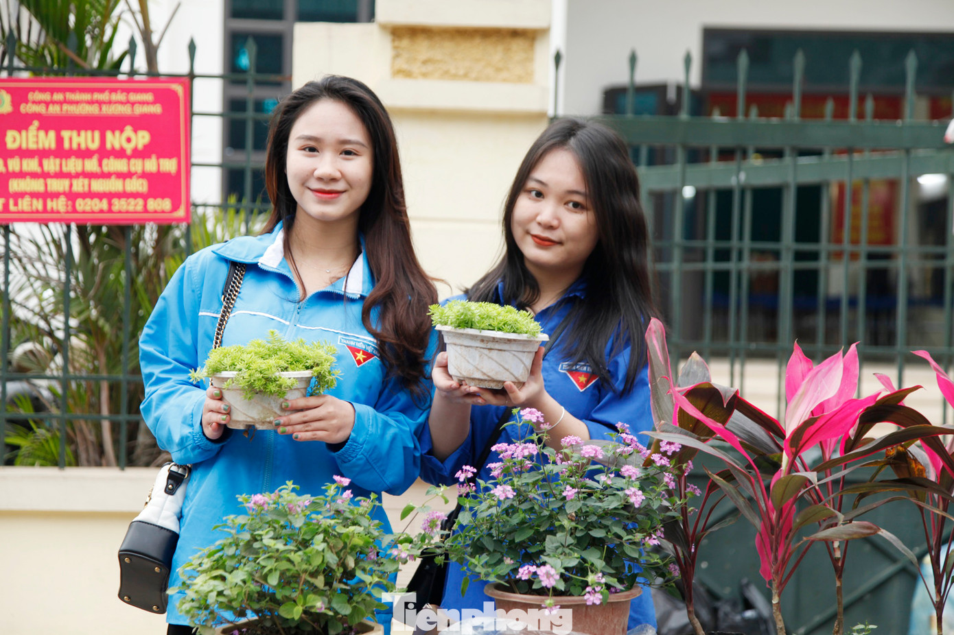 Đoàn viên thành phố Bắc Giang tham gia tình nguyện xây dựng đô thị văn minh. Ảnh: Nguyễn Thắng Đoàn viên thành phố Bắc Giang tham gia tình nguyện xây dựng đô thị văn minh. Ảnh: Nguyễn Thắng