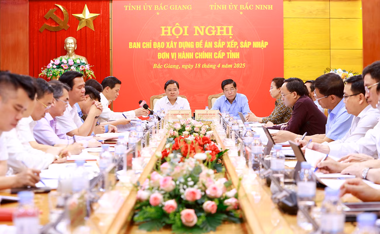 Tỉnh ủy Bắc Giang và Bắc Ninh họp bàn về sáp nhập tỉnh. Tỉnh ủy Bắc Giang và Bắc Ninh họp bàn về sáp nhập tỉnh.