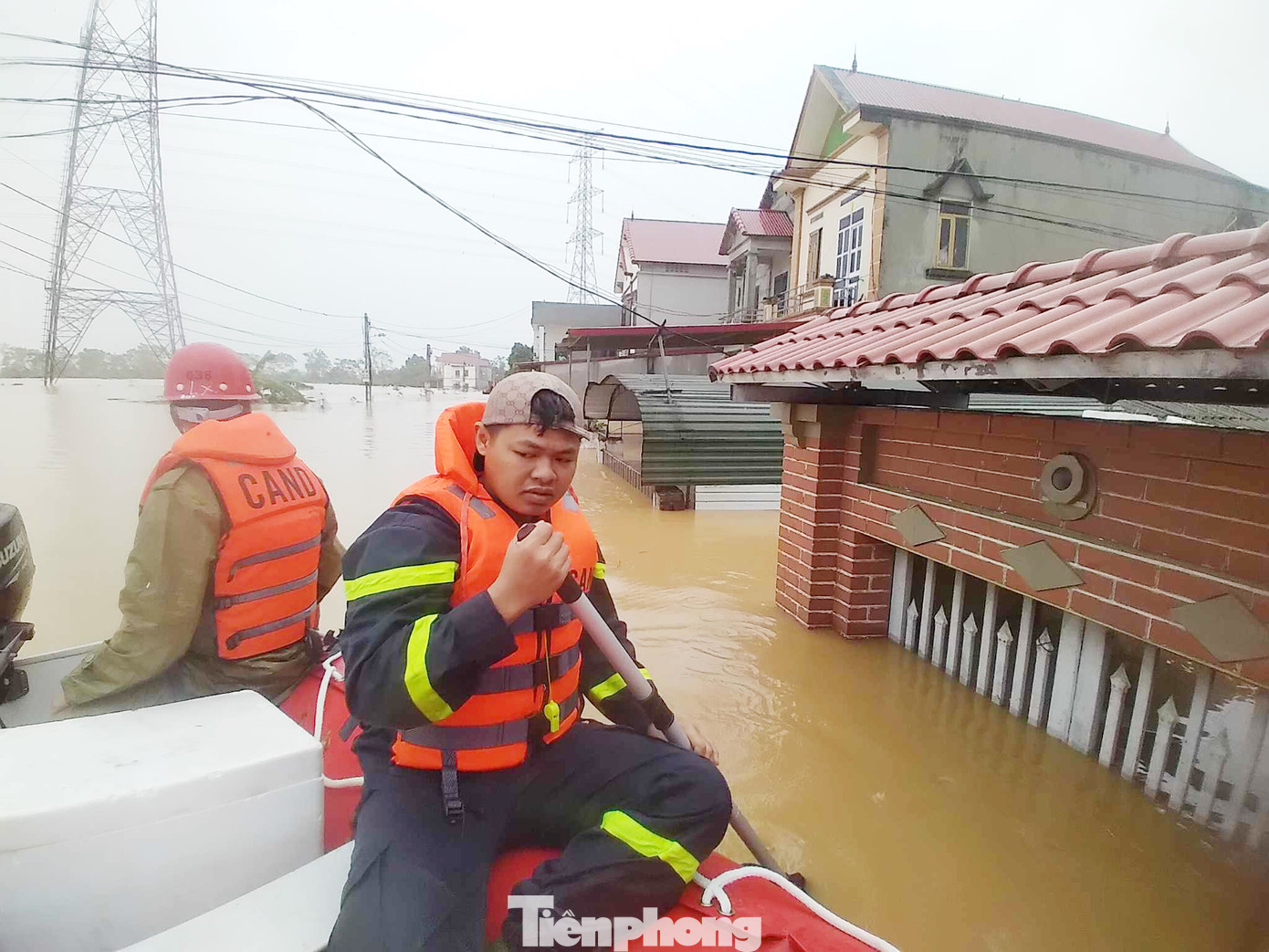 Thôn Đa Hội, xã Hợp Thịnh ngập sâu do nước lũ. Ảnh: Nguyễn Thắng