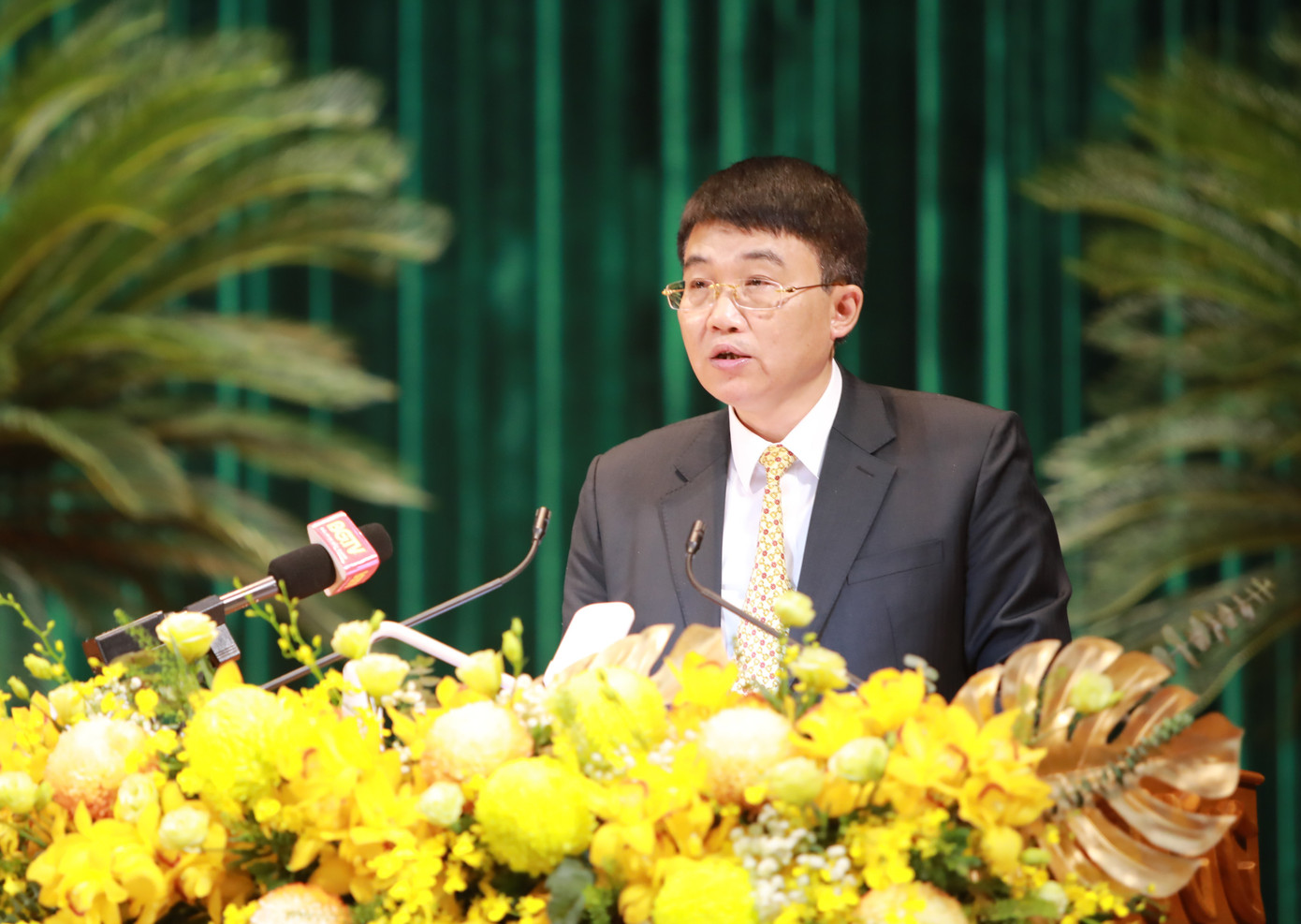 Giám đốc Sở Tài nguyên và Môi trường tỉnh Bắc Giang Bùi Quang Huy trả lời chất vấn của đại biểu.