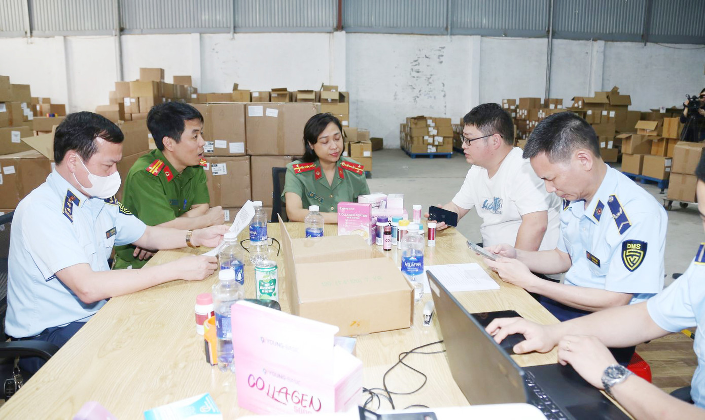 Cơ quan chức năng tỉnh Bắc Ninh kiểm tra Công ty TNHH Việt Nam denger international technology corporation. Ảnh: Công an tỉnh Bắc Ninh