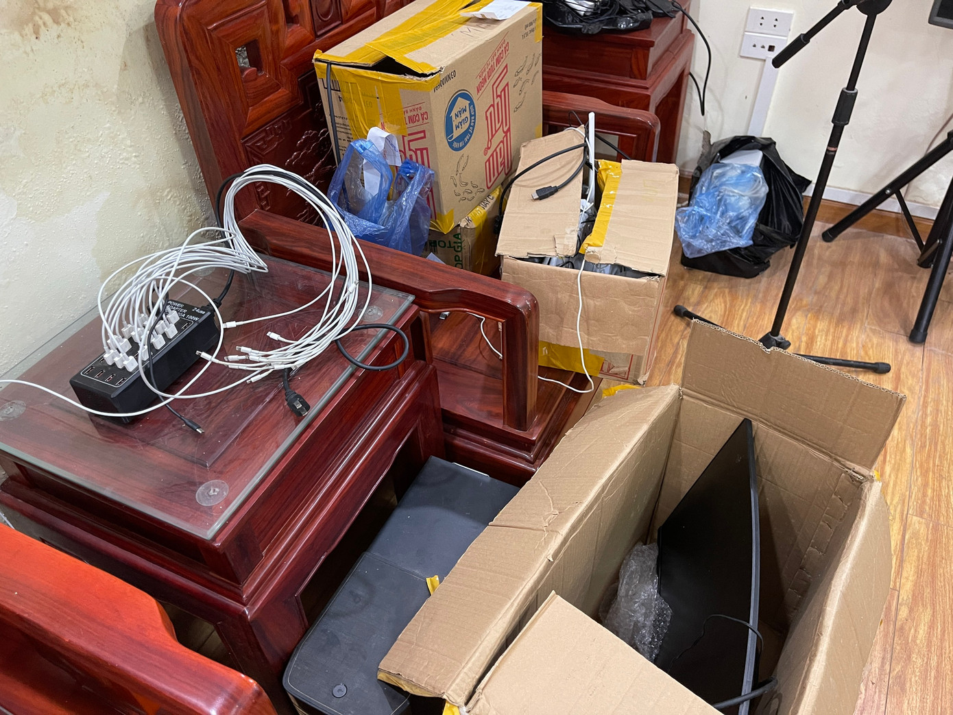 Tang vật liên quan vụ án.