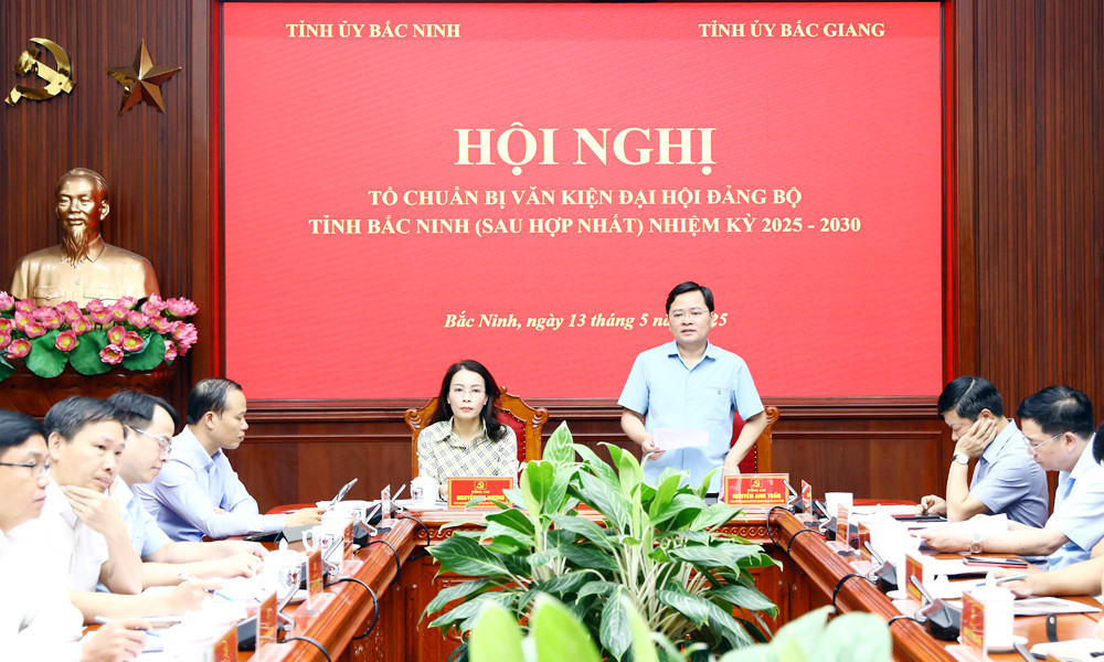 Lãnh đạo tỉnh Bắc Giang và Bắc Ninh họp bàn về chuẩn bị Văn kiện Đại hội Đảng bộ.