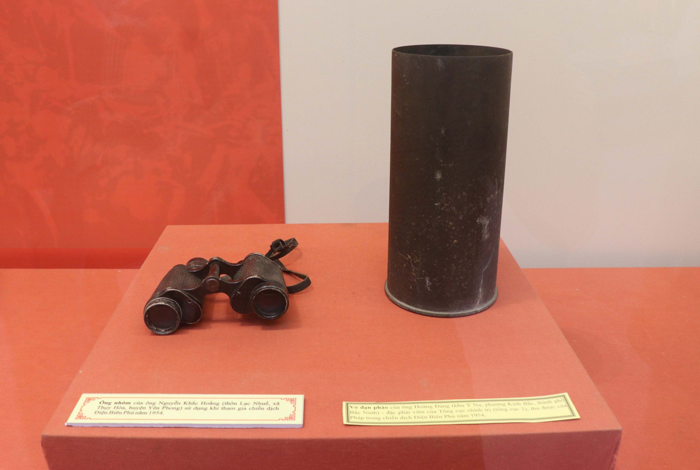 Hiện vật liên quan Chiến thắng Điện Biên Phủ tại buổi trưng bày. Hiện vật liên quan Chiến thắng Điện Biên Phủ tại buổi trưng bày.
