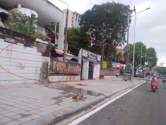 Trụ sở Đài phát thanh và Truyền hình tỉnh Bắc Giang (cũ) nằm ở ngã tư thành phố Bắc Giang được xem là khu đất vàng. Ảnh: Nguyễn Thắng. Trụ sở Đài phát thanh và Truyền hình tỉnh Bắc Giang (cũ) nằm ở ngã tư thành phố Bắc Giang được xem là khu đất vàng. Ảnh: Nguyễn Thắng.