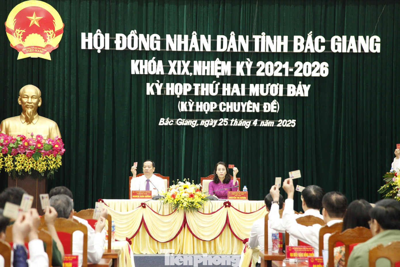 HĐND tỉnh Bắc Giang thông qua nghị quyết hợp nhất với tỉnh Bắc Ninh. Ảnh: Nguyễn Thắng