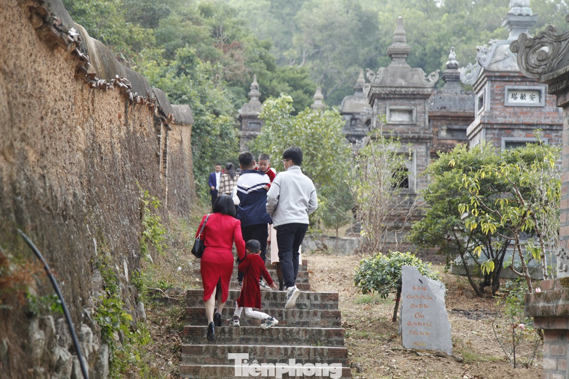 Vườn tháp nổi tiếng ở chùa Bổ Đà. Ảnh: Nguyễn Thắng.