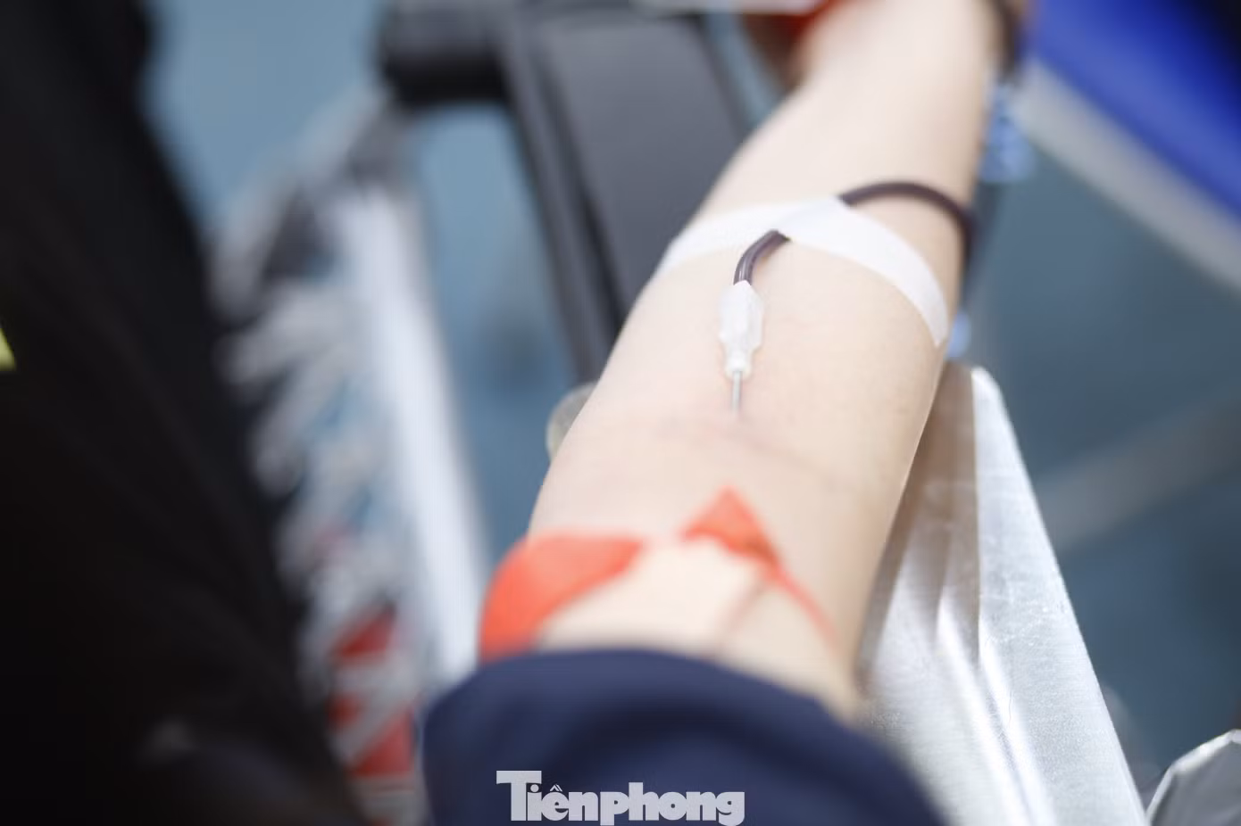 Anh Nguyễn Bảo Đại - Phó Bí thư Tỉnh Đoàn Bắc Ninh cho biết, mỗi giọt máu hiến tặng không chỉ là sự cứu sống, mà còn là biểu tượng của tình yêu thương, sự sẻ chia và trách nhiệm đối với cộng đồng. Năm 2024, phong trào hiến máu tình nguyện của Tỉnh Đoàn Bắc Ninh tiếp nhận hơn 7.000 đơn vị máu. Ảnh: Nguyễn Thắng
