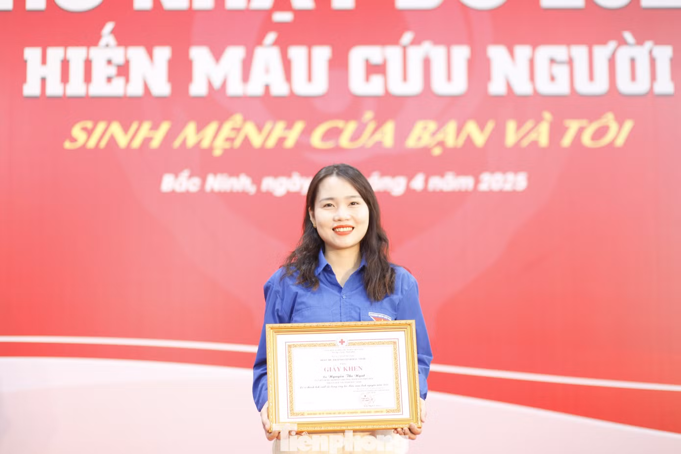 Chị Nguyễn Thị Ngát làm công tác Đoàn trong trường học ở tỉnh Bắc Ninh đã có 9 lần hiến máu. Ảnh: Nguyễn Thắng