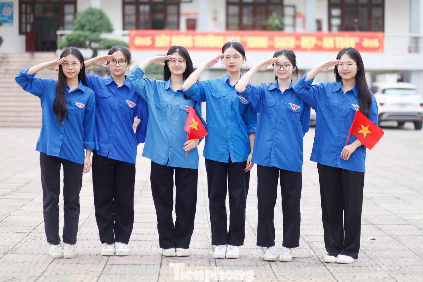 Việc mặc áo Đoàn còn giúp các học sinh thêm yêu tổ chức Đoàn. Ảnh: Nguyễn Thắng