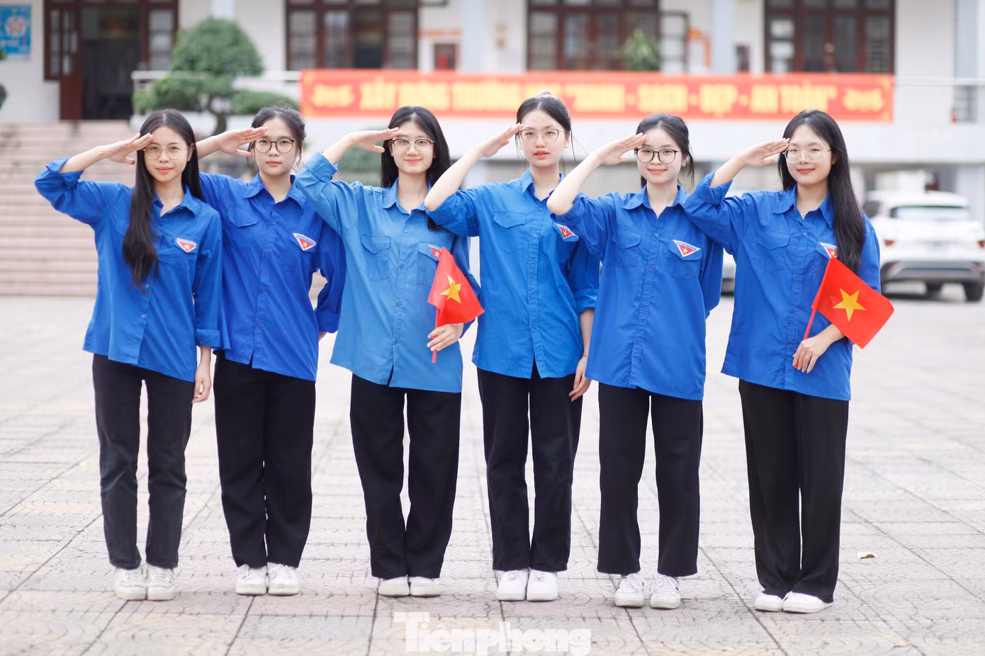 Việc mặc áo Đoàn còn giúp các học sinh thêm yêu tổ chức Đoàn. Ảnh: Nguyễn Thắng