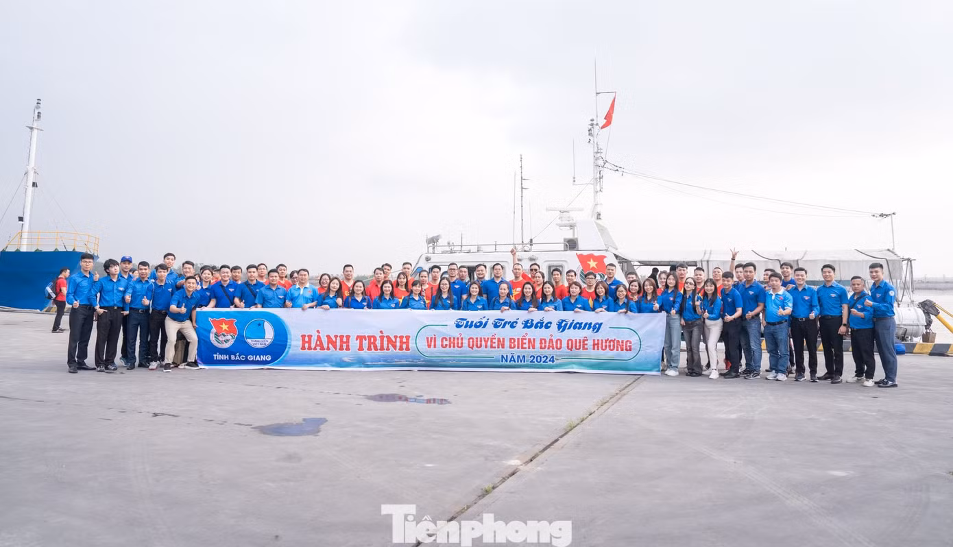 Tuổi trẻ Bắc Giang bắt đầu hành trình biển đảo quê hương tại đảo Bạch Long Vĩ. Ảnh: Nguyễn Thắng. Tuổi trẻ Bắc Giang bắt đầu hành trình biển đảo quê hương tại đảo Bạch Long Vĩ. Ảnh: Nguyễn Thắng.