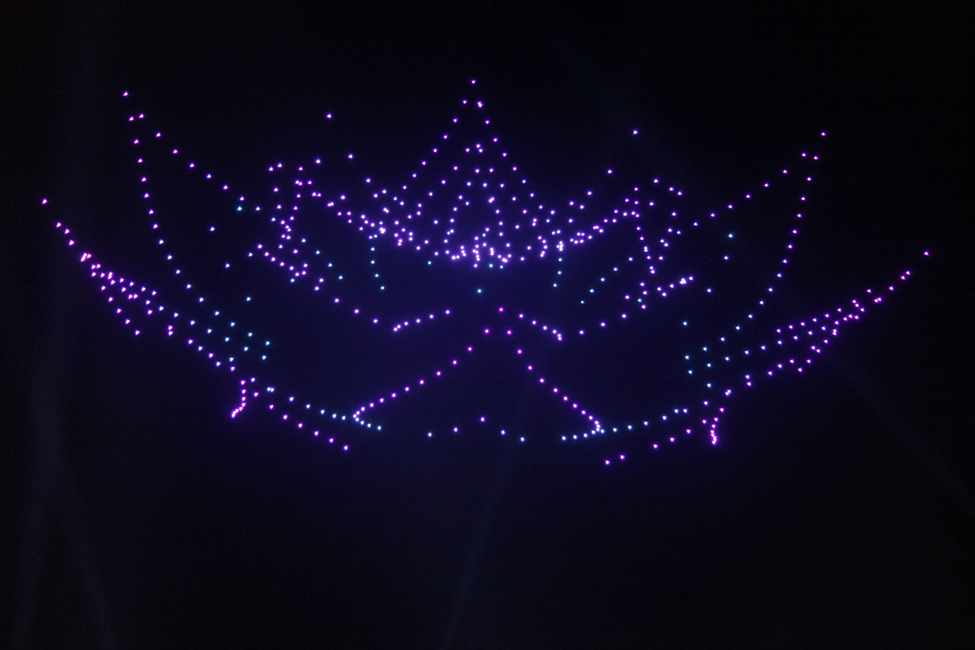 Trình diễn drone chào mừng tỉnh Bắc Ninh mới. Ảnh: Nguyễn Thắng