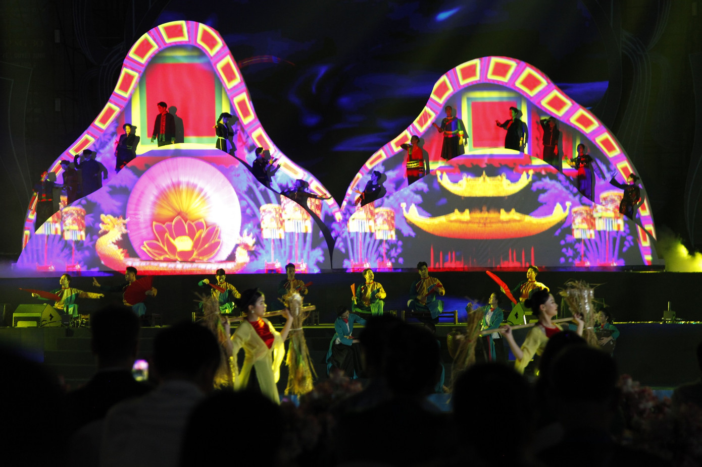 Màn trình diễn dân ca quan họ Bắc Ninh tại chương trình. Ảnh:Nguyễn Thắng