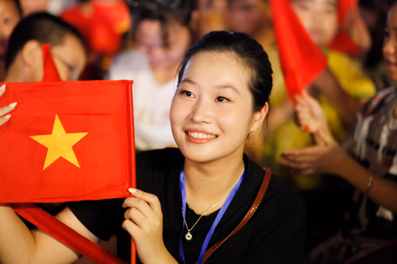 Người dân hào hứng đón xem chương trình nghệ thuật đặc biệt chào mừng tỉnh Bắc Ninh mới. Ảnh: Nguyễn Thắng