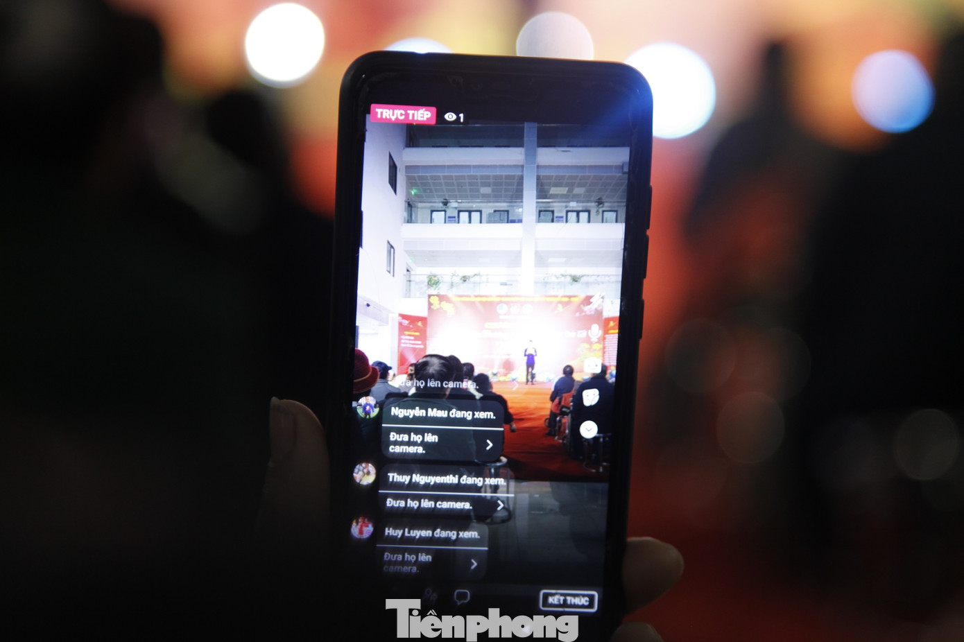 Một bệnh nhân phát trực tiếp chương trình. Một bệnh nhân phát trực tiếp chương trình.