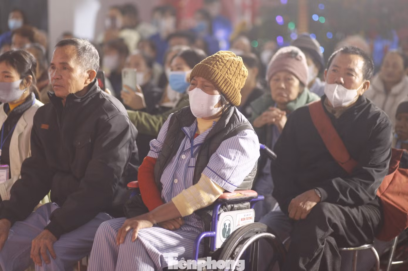 Theo anh Thân Trung Kiên - Bí thư Tỉnh Đoàn, Chủ tịch Hội LHTN tỉnh Bắc Giang, chương trình “Xuân yêu thương - Cùng Bệnh nhân đón Tết” là hoạt động thường niên do Hội LHTN tỉnh Bắc Giang phối hợp với các đơn vị và nhà tài trợ tổ chức tại các bệnh viện nhằm một phần chia sẻ, động viên, tiếp sức người bệnh nhân dịp Tết đến Xuân về. Ảnh: Nguyễn Thắng Theo anh Thân Trung Kiên - Bí thư Tỉnh Đoàn, Chủ tịch Hội LHTN tỉnh Bắc Giang, chương trình “Xuân yêu thương - Cùng Bệnh nhân đón Tết” là hoạt động thường niên do Hội LHTN tỉnh Bắc Giang phối hợp với các đơn vị và nhà tài trợ tổ chức tại các bệnh viện nhằm một phần chia sẻ, động viên, tiếp sức người bệnh nhân dịp Tết đến Xuân về. Ảnh: Nguyễn Thắng