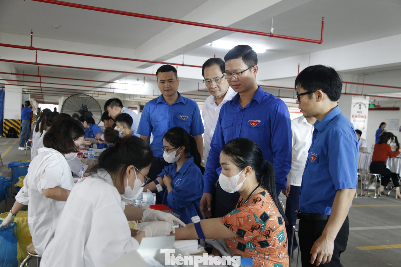 Khám bệnh miễn phí cho thanh niên công nhân. Ảnh: Nguyễn Thắng Khám bệnh miễn phí cho thanh niên công nhân. Ảnh: Nguyễn Thắng