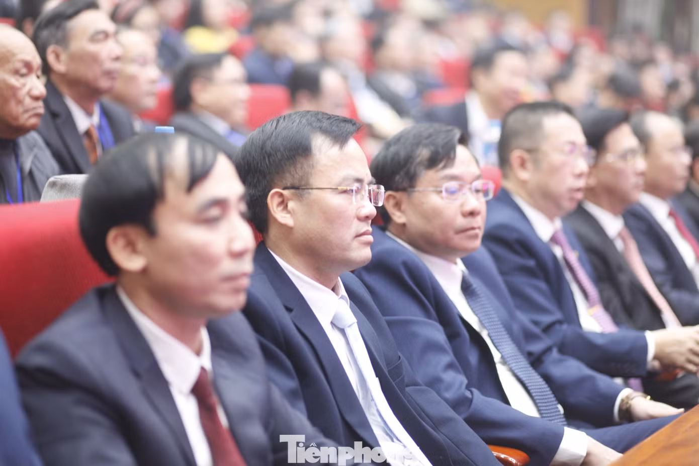 Lãnh đạo thị xã Chũ và huyện Lục Ngạn theo đề án dự hội nghị công bố sắp xếp đơn vị hành chính tỉnh Bắc Giang. Ảnh: Nguyễn Thắng.