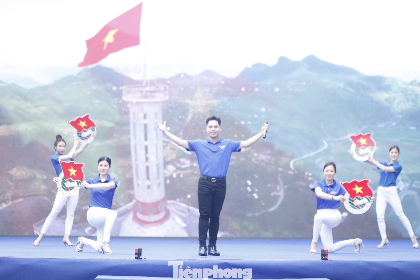 Một tiết mục văn nghệ tại chương trình. Ảnh: Nguyễn Thắng