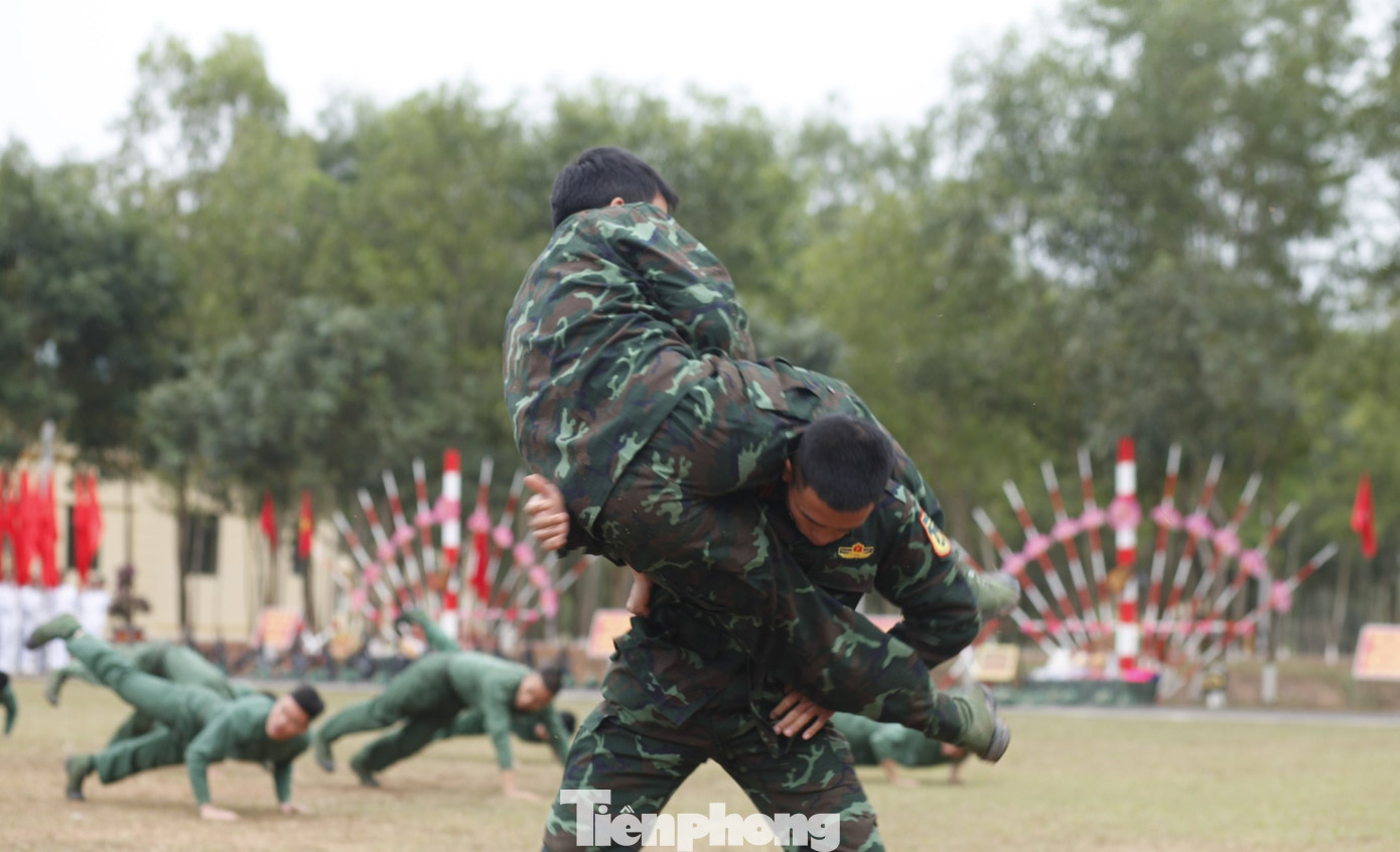 Theo Trung tá Phạm Trung Quận - Bí thư Đảng ủy, Chính ủy Trung đoàn BB 101, trong Thánh Thanh niên, Đoàn Thanh niên của Trung đoàn nâng cao chất lượng huấn luyện, sẵn sàng chiến đấu, hoàn thành xuất sắc nhiệm vụ. Ảnh: Nguyễn Thắng