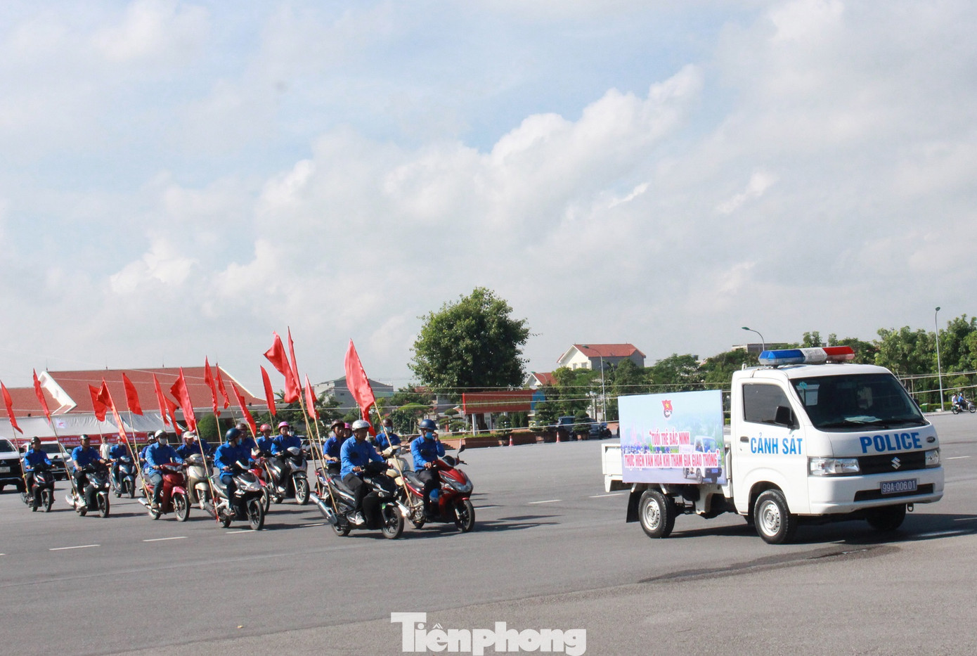 Đoàn viên tỉnh Bắc Ninh tuyên truyền về an toàn giao thông. Đoàn viên tỉnh Bắc Ninh tuyên truyền về an toàn giao thông.