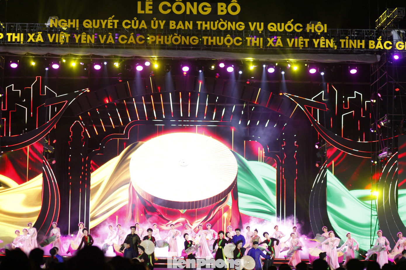 Một tiết mục văn nghệ tại Lễ công bố thành lập thị xã Việt Yên. Ảnh: Nguyễn Thắng. Một tiết mục văn nghệ tại Lễ công bố thành lập thị xã Việt Yên. Ảnh: Nguyễn Thắng.