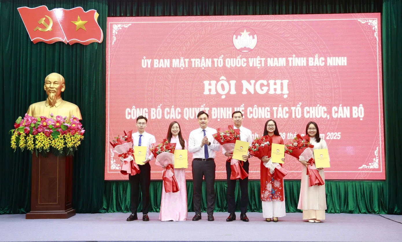 Công bố quyết định về công tác cán bộ ở Tỉnh Đoàn Bắc Ninh.