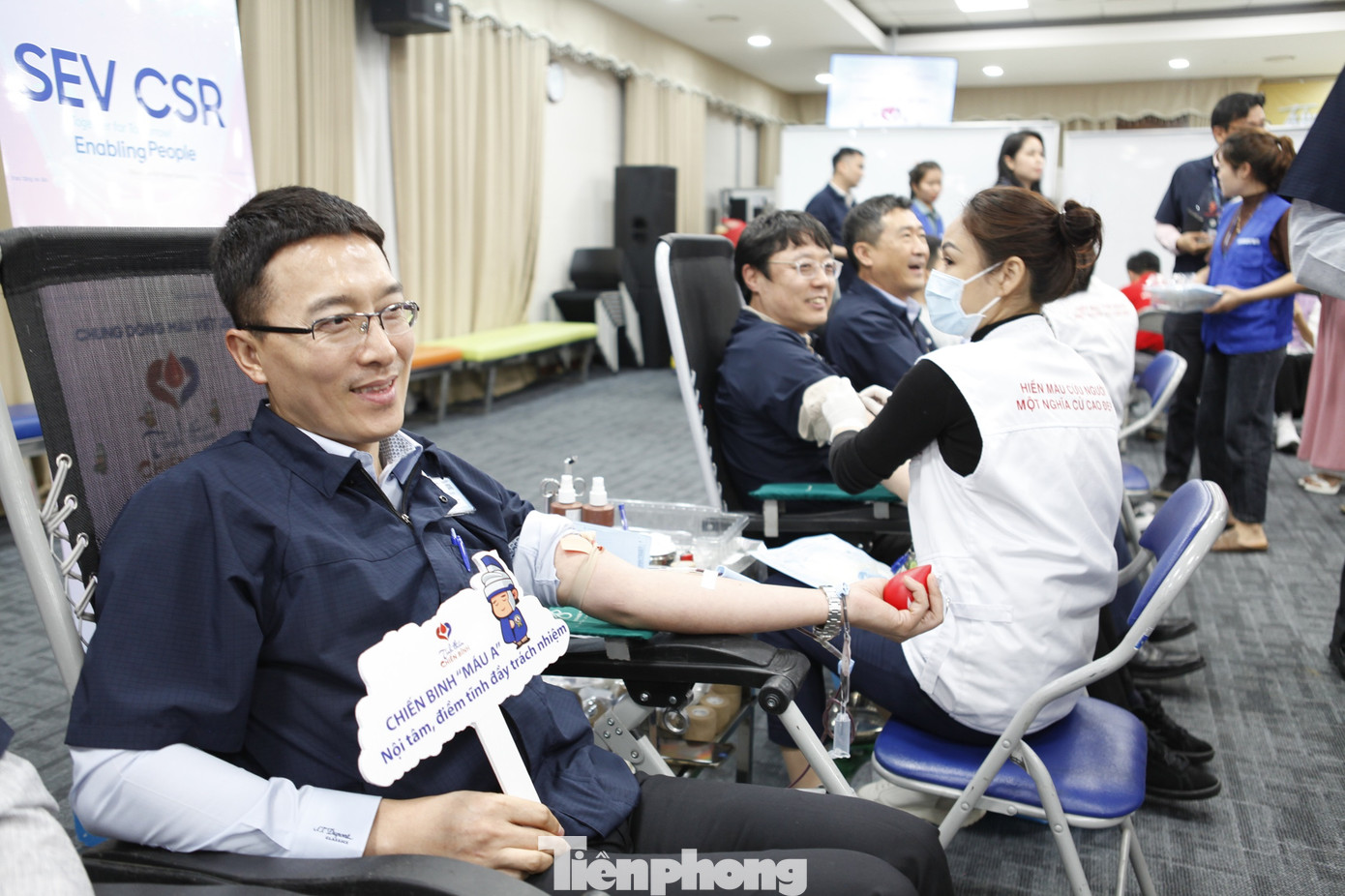 Nhiều người Hàn Quốc hiến máu. Nhiều người Hàn Quốc hiến máu.