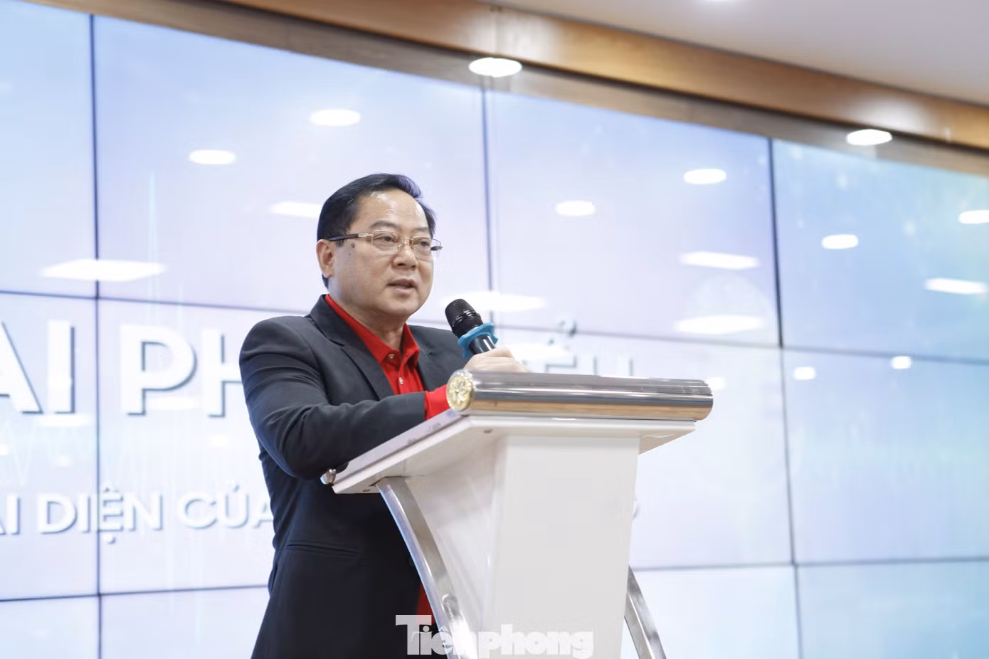 Nhà báo Lê Xuân Sơn – Tổng Biên tập Báo Tiền Phong phát biểu tại chương trình. Ảnh: Nguyễn Thắng