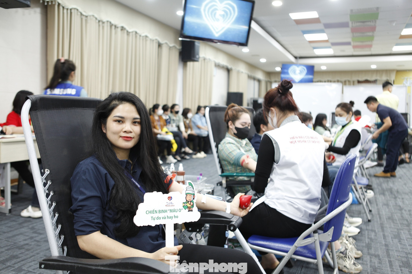 Nhân viên Cty Samsung Việt Nam hiến máu. Ảnh: Nguyễn Thắng Nhân viên Cty Samsung Việt Nam hiến máu. Ảnh: Nguyễn Thắng