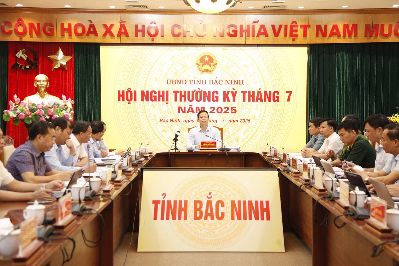 UBND tỉnh Bắc Ninh họp thường kỳ tháng 7 sau hợp nhất với tỉnh Bắc Giang. Ảnh: Nguyễn Thắng UBND tỉnh Bắc Ninh họp thường kỳ tháng 7 sau hợp nhất với tỉnh Bắc Giang. Ảnh: Nguyễn Thắng