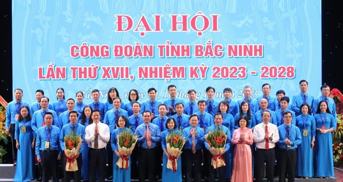 Ban Chấp hành Công đoàn tỉnh Bắc Ninh khóa XVII ra mắt Đại hội. Ban Chấp hành Công đoàn tỉnh Bắc Ninh khóa XVII ra mắt Đại hội.