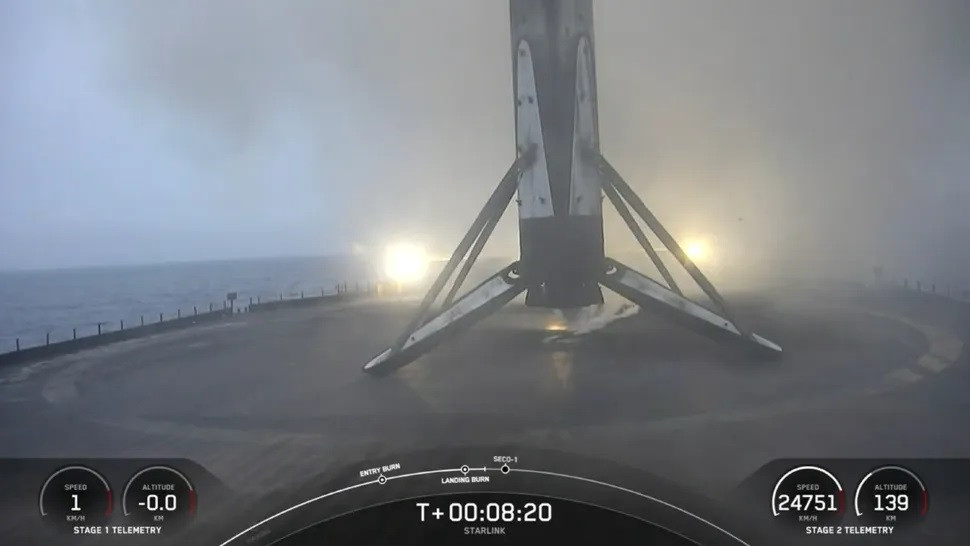 Ảnh chụp màn hình này từ buổi phát sóng trực tiếp về vụ phóng vệ tinh SpaceX Starlink ngày 11/7 cho thấy sự tích tụ của băng oxy lỏng trên tầng thứ hai của tên lửa Falcon 9. (Ảnh: SpaceX) Ảnh chụp màn hình này từ buổi phát sóng trực tiếp về vụ phóng vệ tinh SpaceX Starlink ngày 11/7 cho thấy sự tích tụ của băng oxy lỏng trên tầng thứ hai của tên lửa Falcon 9. (Ảnh: SpaceX)